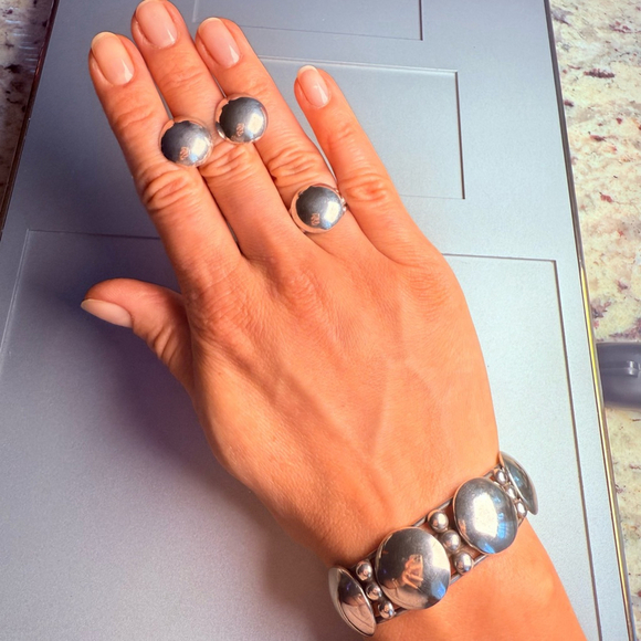 Navajo Modernist Gilbert Gomez Sterling Silver Bracelet, Ring, Earrings Set VTG - Picture 2 of 13
